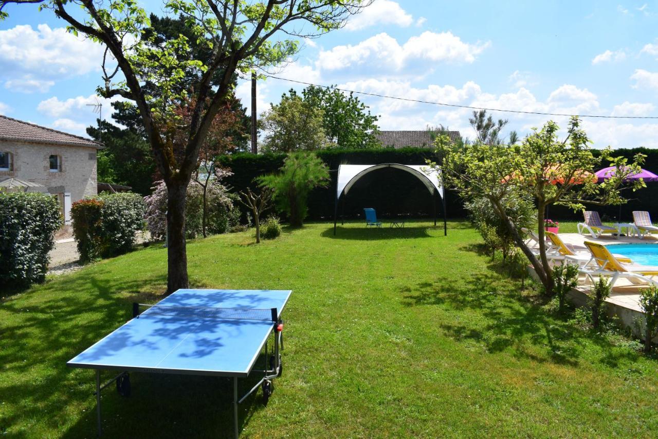 Domaine Le Baraillot, Chambres Et Repas D'Hotes, Soiree Etape Aiguillon Exterior foto