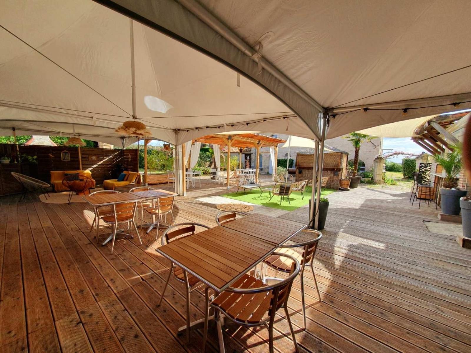 Domaine Le Baraillot, Chambres Et Repas D'Hotes, Soiree Etape Aiguillon Exterior foto